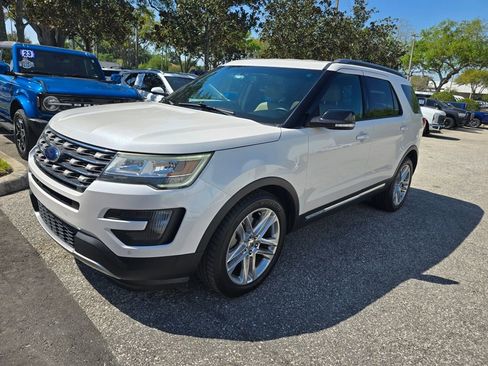 Used 2016 Ford Explorer XLT w/ Equipment Group 202A image 2