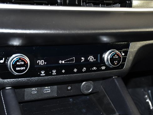 Used 2025 Mitsubishi Outlander SE AWD/4WD image 29