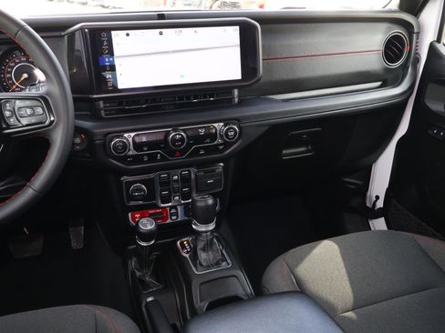 Used 2024 Jeep Wrangler Unlimited Rubicon w/ Technology Group image 11