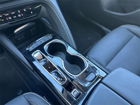 Used 2023 Buick Envision Essence image 21