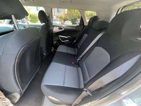 Used 2025 Kia Soul LX w/ LX Technology Package FWD image 23