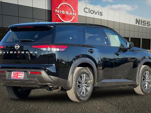 New 2025 Nissan Pathfinder S image 3