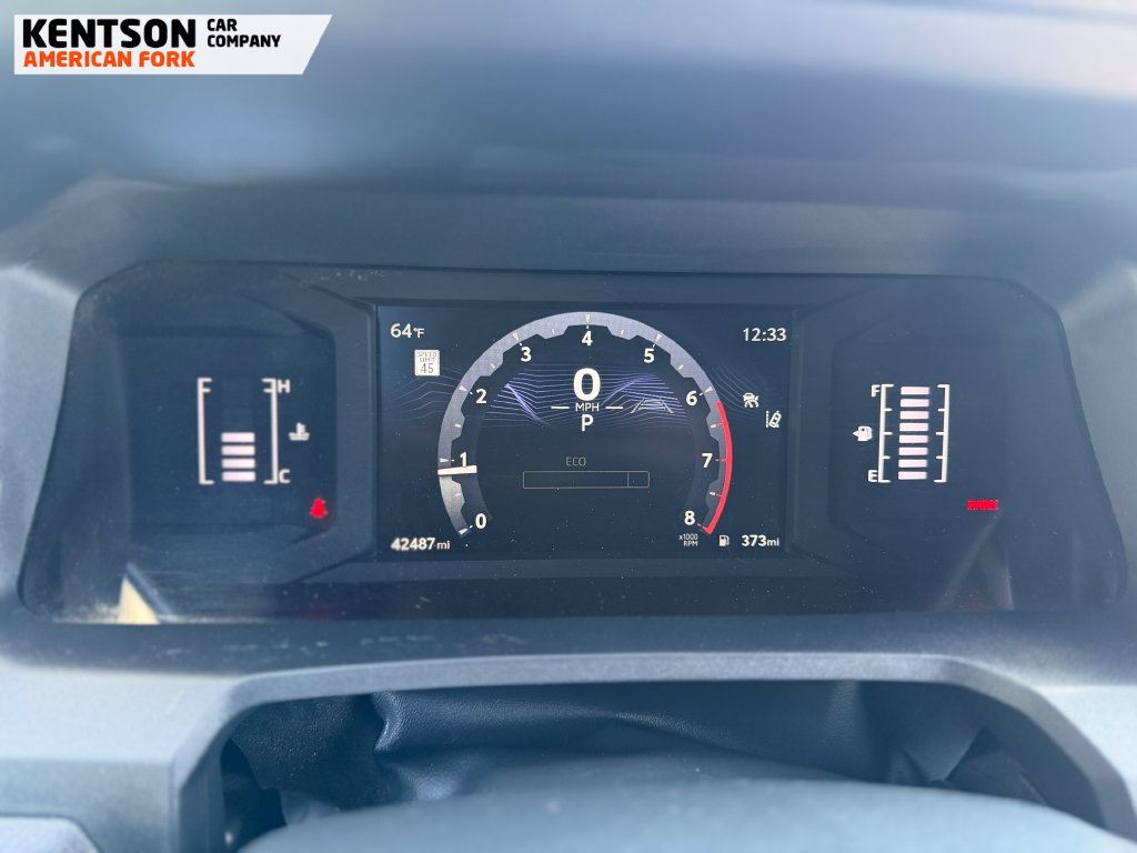 Used 2025 Toyota 4Runner SR5 AWD/4WD image 13