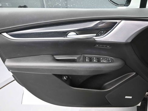 Used 2024 Cadillac XT5 Premium Luxury FWD image 3