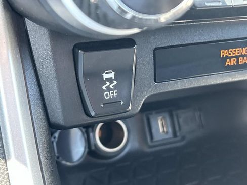 Used 2022 Toyota RAV4 XLE AWD/4WD image 28