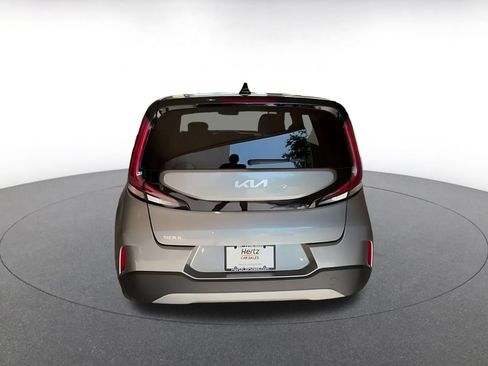 Used 2025 Kia Soul LX w/ LX Technology Package FWD image 10