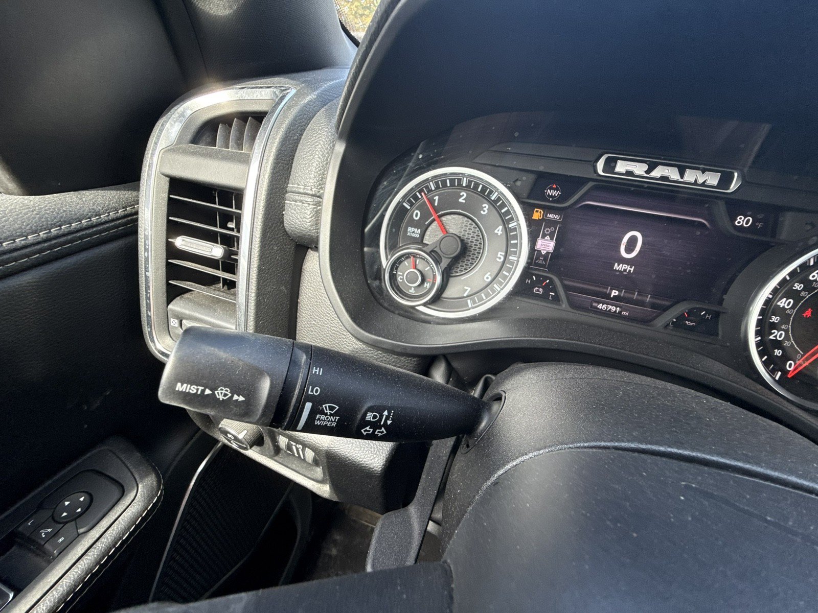 Used 2025 RAM 1500 Laramie AWD/4WD image 21