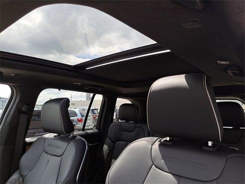 New 2025 Jeep Grand Cherokee Summit image 12