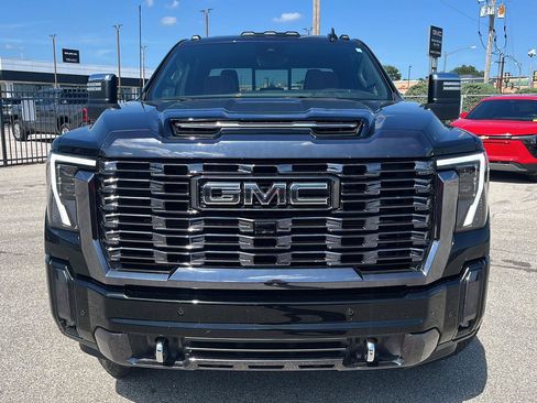 Used 2024 GMC Sierra 2500 Denali Ultimate AWD/4WD image 2