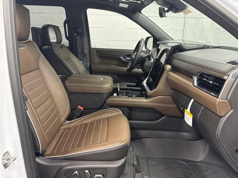 New 2026 GMC Yukon Denali Ultimate w/ LPO, Floor Liner Package AWD/4WD image 7