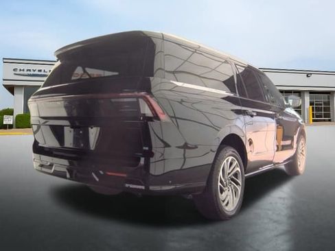 Used 2025 Lincoln Navigator L Reserve AWD/4WD image 8