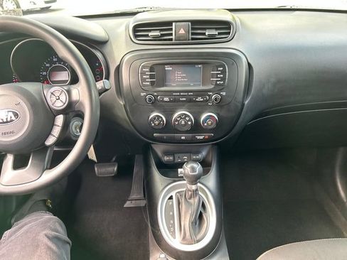 Used 2016 Kia Soul + image 18
