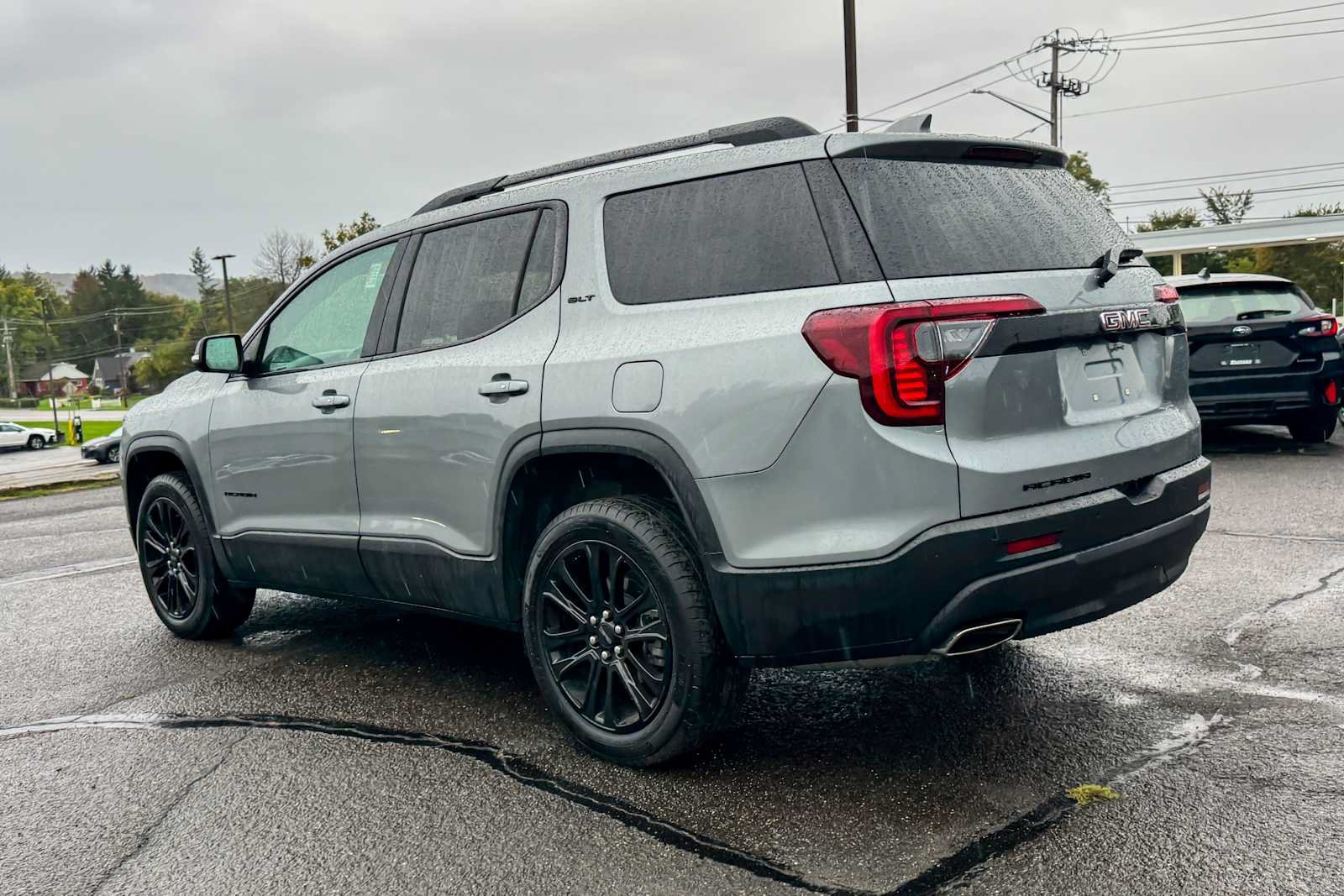 Used 2023 GMC Acadia SLT w/ Elevation Edition FWD image 5