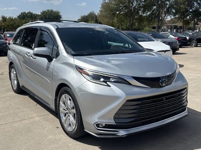 Used 2022 Toyota Sienna Platinum