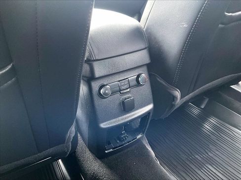 Used 2019 Ford Explorer XLT w/ XLT Sport Appearance Package AWD/4WD image 35