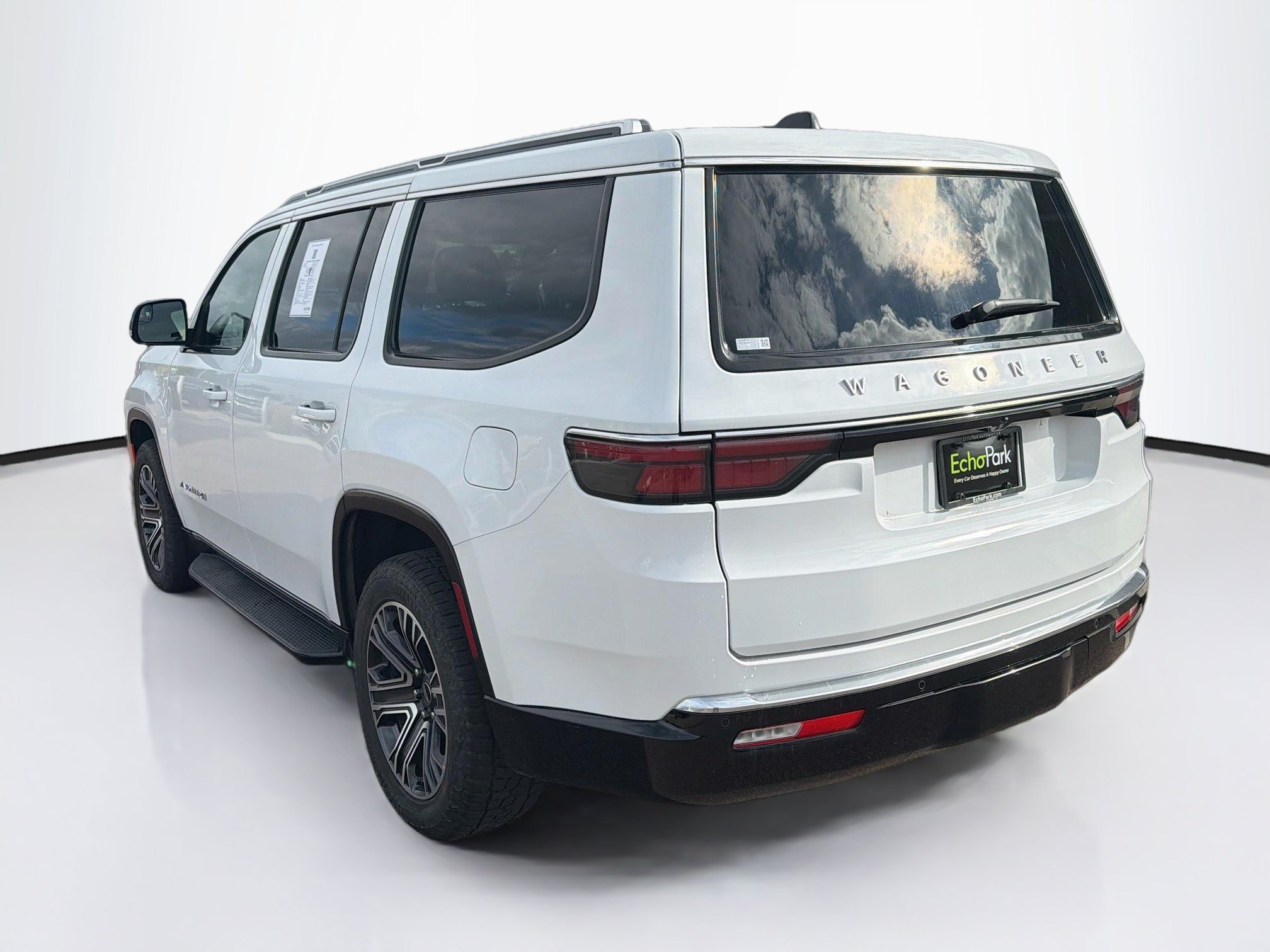 Used 2025 Jeep Wagoneer Series II AWD/4WD image 5
