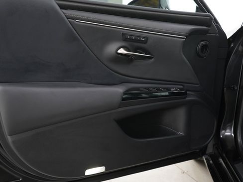 Used 2025 Lexus ES 350 w/ Premium Package FWD image 17