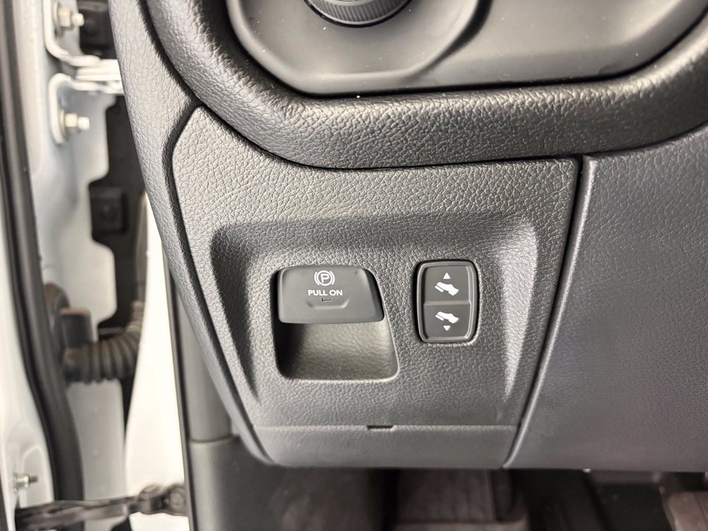 Used 2025 RAM 1500 Laramie AWD/4WD image 9
