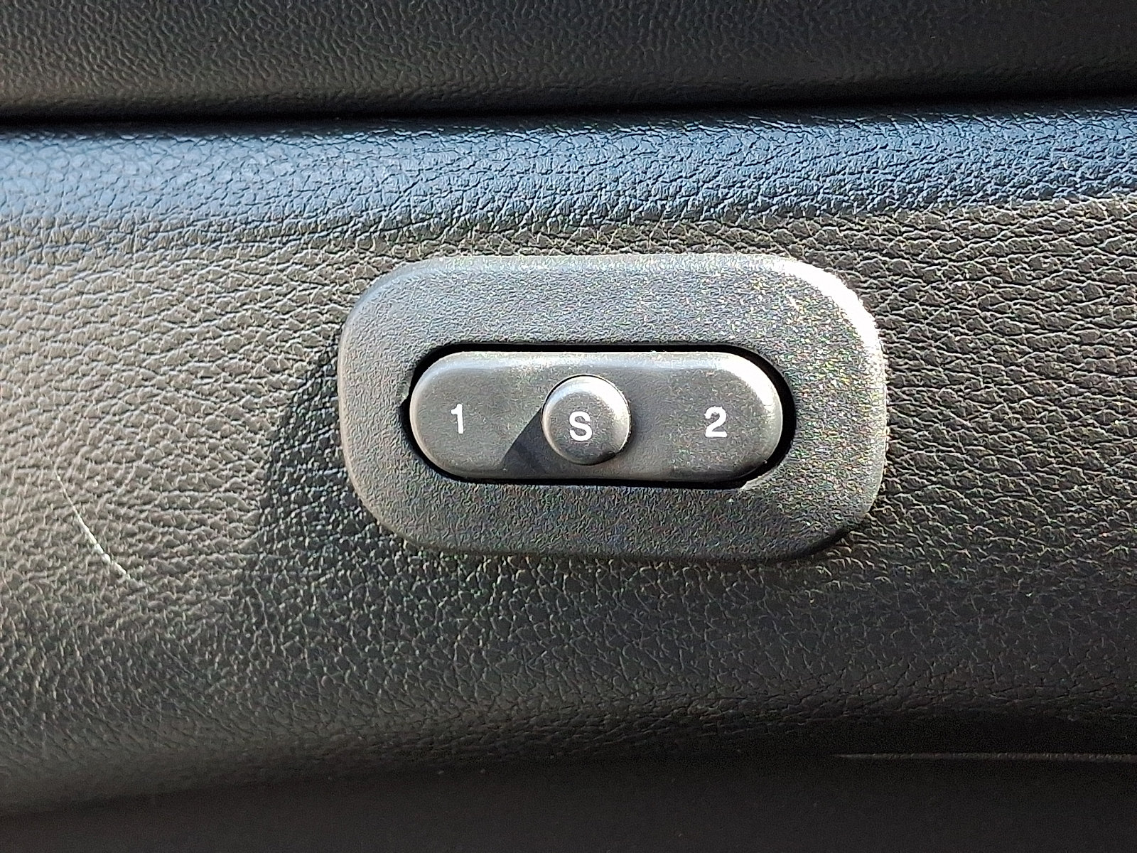 Used 2020 Jeep Grand Cherokee Limited AWD/4WD image 25
