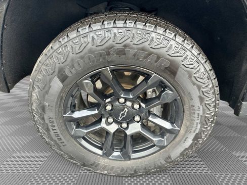 Certified 2025 Chevrolet Colorado Z71 w/ Midnight Edition image 33