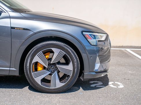 Used 2019 Audi e-tron Prestige w/ Prestige Package AWD/4WD image 8