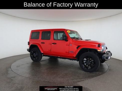 Used 2025 Jeep Wrangler Unlimited Sahara w/ Safety Group image 26