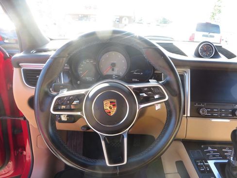 Used 2017 Porsche Macan S image 21