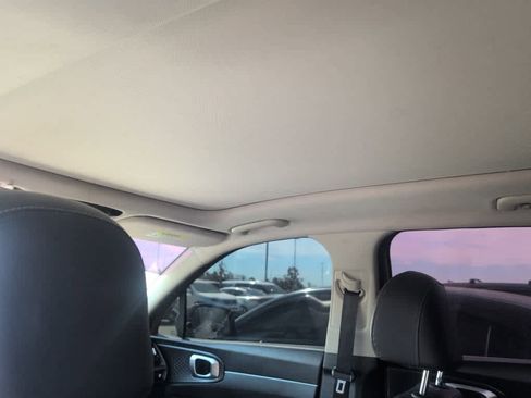 Used 2021 Kia Sorento S w/ Panoramic Sunroof Package image 9