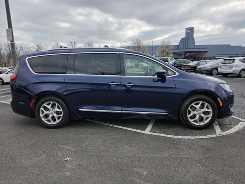 Used 2018 Chrysler Pacifica Touring-L Plus w/ Tire & Wheel Group image 18