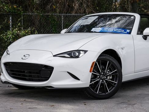 Used 2025 MAZDA MX-5 Miata RF Grand Touring image 15