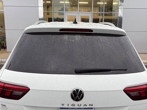 Used 2022 Volkswagen Tiguan SE image 9