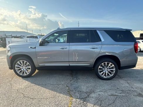Used 2023 GMC Yukon Denali RWD image 2