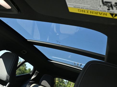 Used 2025 Volvo XC40 B5 Core image 15