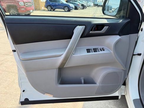 Used 2010 Toyota Highlander SE AWD/4WD image 24
