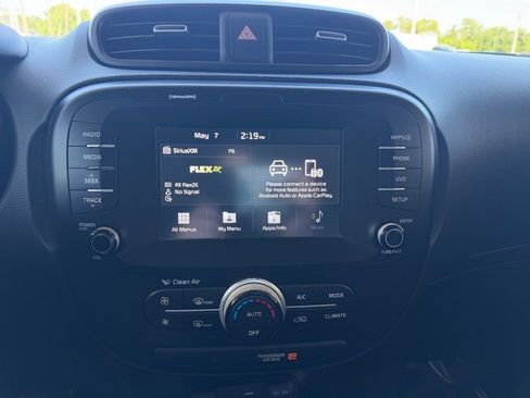 Used 2018 Kia Soul + FWD image 29