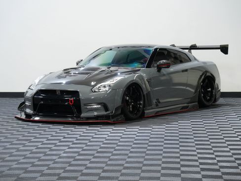 Used 2009 Nissan GT-R Premium image 3