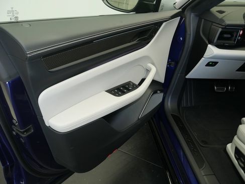 Certified 2026 Porsche Macan Turbo Electric AWD/4WD image 4