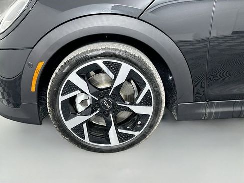 Certified 2025 MINI Cooper S image 22