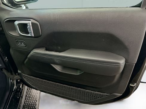 Used 2023 Jeep Wrangler Sahara image 33