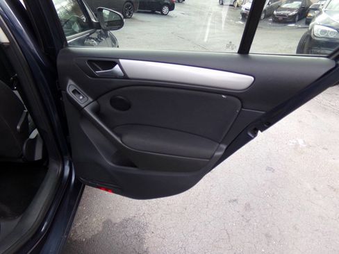 Used 2013 Volkswagen Golf TDI image 21