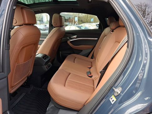 Used 2023 Audi e-tron Premium image 11