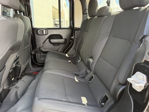 Used 2023 Jeep Gladiator Sport AWD/4WD image 22