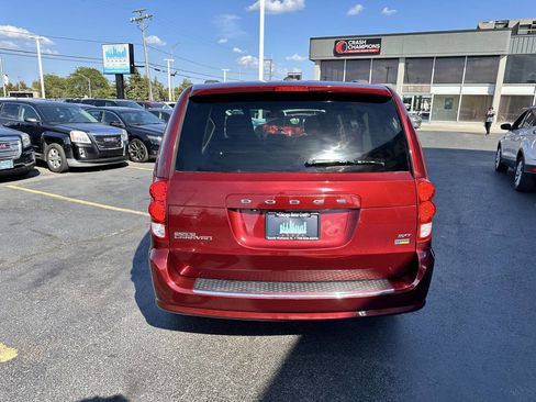 Used 2018 Dodge Grand Caravan SXT image 12