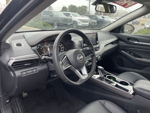 Used 2025 Nissan Altima 2.5 SR image 10