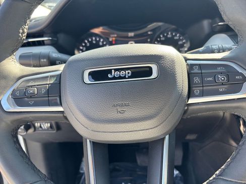 Used 2025 Jeep Compass Limited AWD/4WD image 29