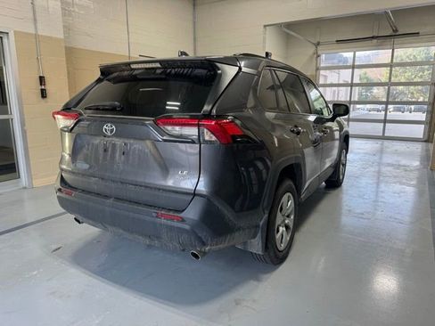 Used 2021 Toyota RAV4 LE image 5