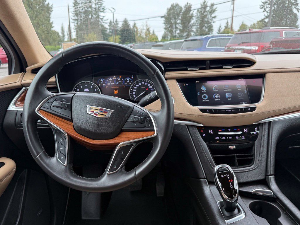 Used 2017 Cadillac XT5 Platinum AWD/4WD image 22