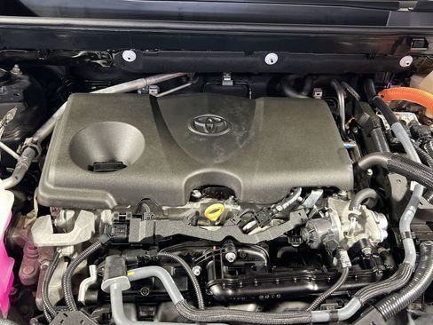 Used 2025 Toyota RAV4 XLE AWD/4WD image 29