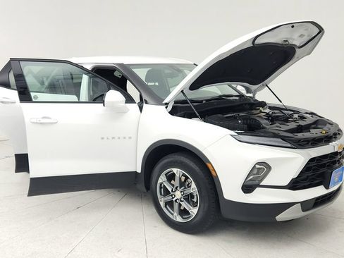 Certified 2025 Chevrolet Blazer LT FWD image 9