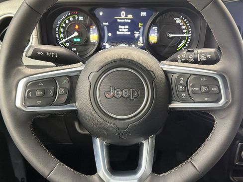 Used 2025 Jeep Wrangler Unlimited Sahara w/ Safety Group AWD/4WD image 23
